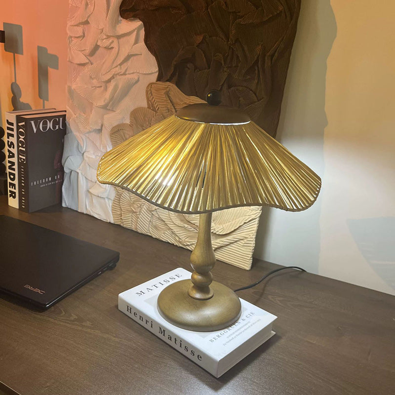 Traditional Chinese Woven Grass Solid Wood Iron Umbrella Round 1-Light Table Lamp For Bedroom