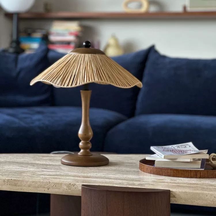 Lampe de table ronde à 1 lumière en bois massif et fer avec abat-jour tissé en herbe chinoise traditionnelle pour chambre à coucher 