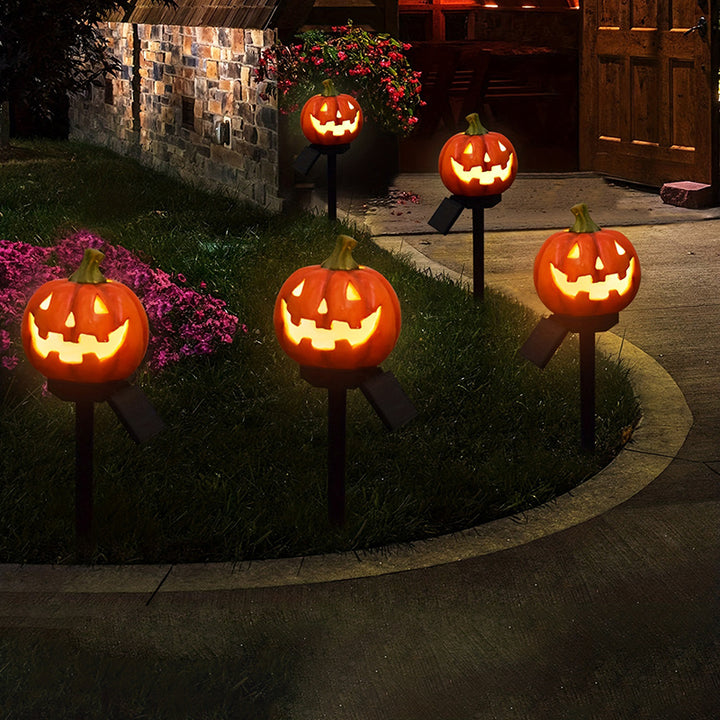 Zeitgenössische kreative PVC-Metall-Kürbis-Laterne-förmige Halloween-LED-Außen-Bodenstecker-Lampe für den Garten 