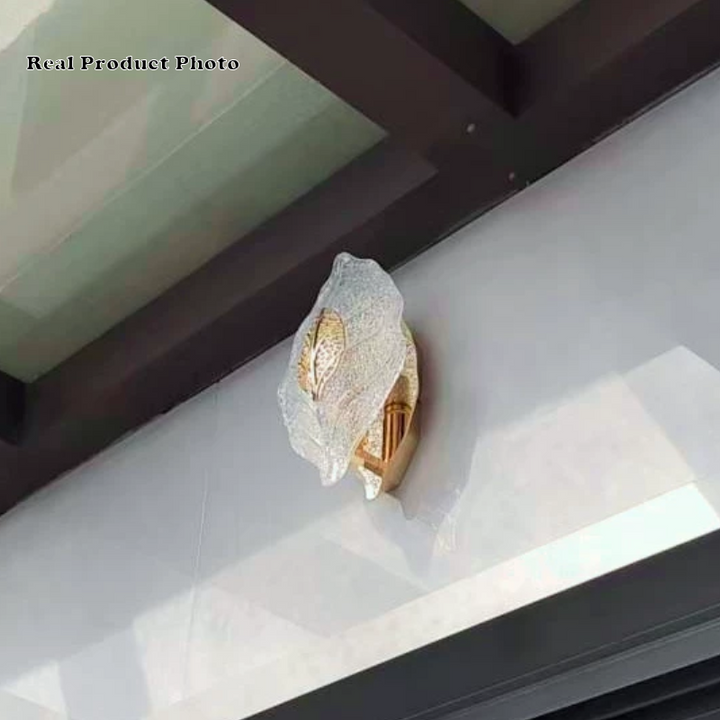 Moderne kreative 1-flammige Wandleuchte in Blattform aus Aluminium, Glas und Karbonstahl für das Wohnzimmer 