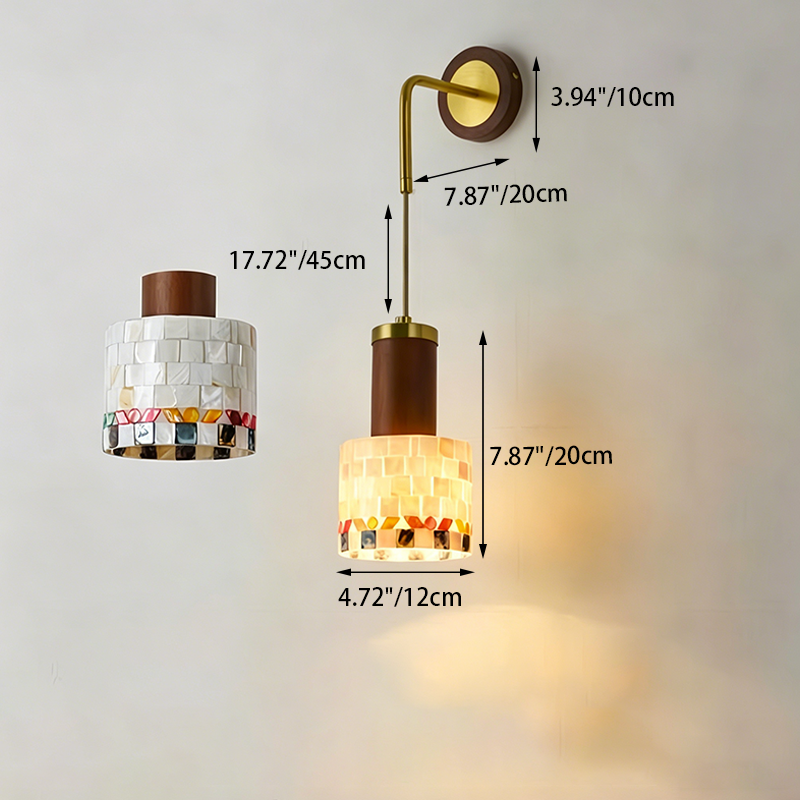 Traditionelle 1-flammige halbrunde Wandleuchte mit gebogener Glaskugel aus französischem Walnussholz für das Wohnzimmer 