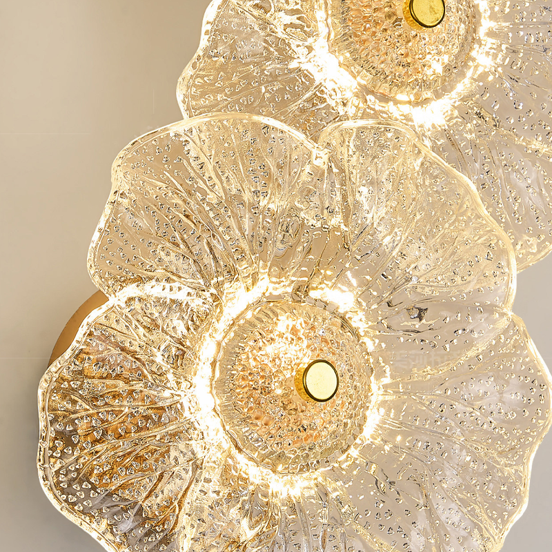 Traditionelle runde LED-Wandleuchte aus Metall und Glas im französischen Stil mit Blumenmotiv fürs Wohnzimmer 