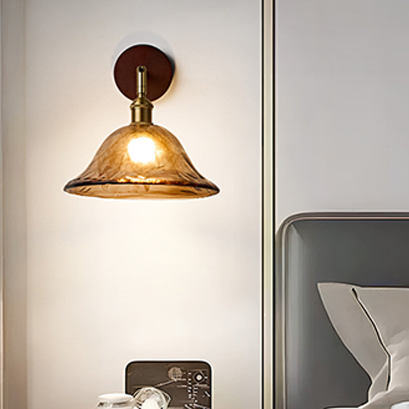 Traditionelle japanische 1-flammige Wandleuchte mit rundem Schirm aus Massivholz, Glas und Metall für das Wohnzimmer 