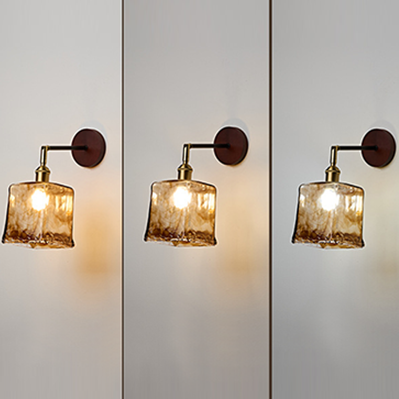 Traditionelle japanische 1-flammige Wandleuchte mit rundem Schirm aus Massivholz, Glas und Metall für das Wohnzimmer 