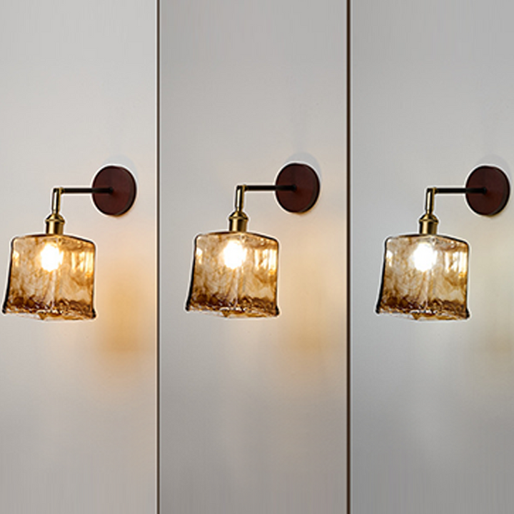 Traditionelle japanische 1-flammige Wandleuchte mit rundem Schirm aus Massivholz, Glas und Metall für das Wohnzimmer 
