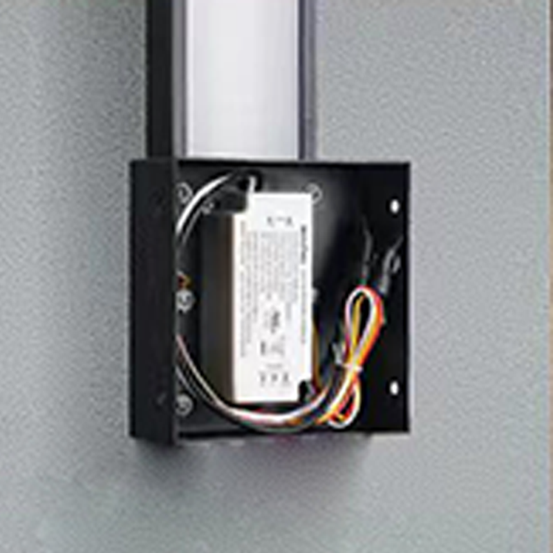 Moderne minimalistische rechteckige wasserdichte LED-Wandleuchte aus Aluminium, Eisen und PVC für den Außenbereich 