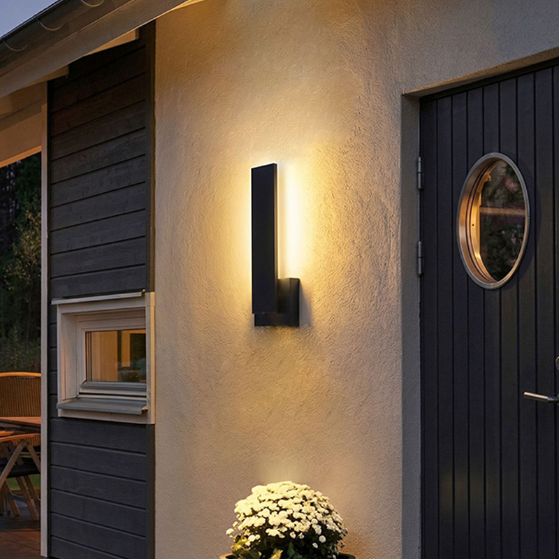 Moderne minimalistische rechteckige wasserdichte LED-Wandleuchte aus Aluminium, Eisen und PVC für den Außenbereich 