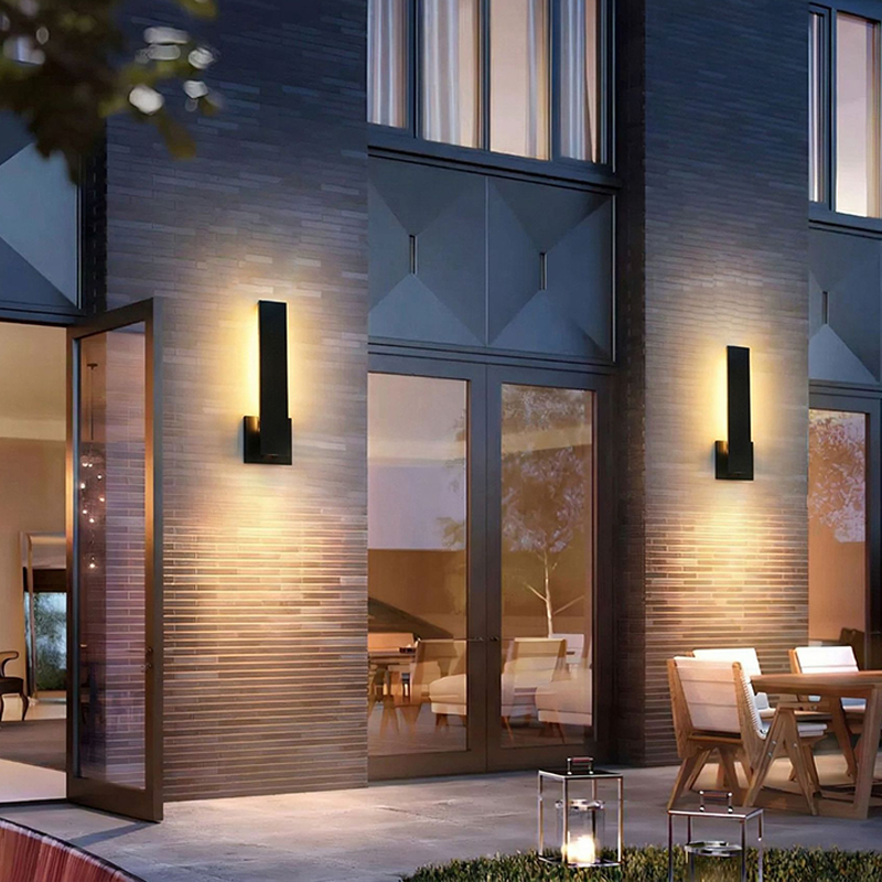 Moderne minimalistische rechteckige wasserdichte LED-Wandleuchte aus Aluminium, Eisen und PVC für den Außenbereich 