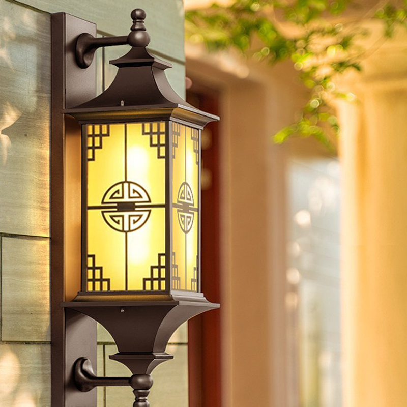Traditionelle quadratische/rechteckige 1-flammige Außenwandleuchte aus Aluminium und Glas im chinesischen Stil für den Garten 
