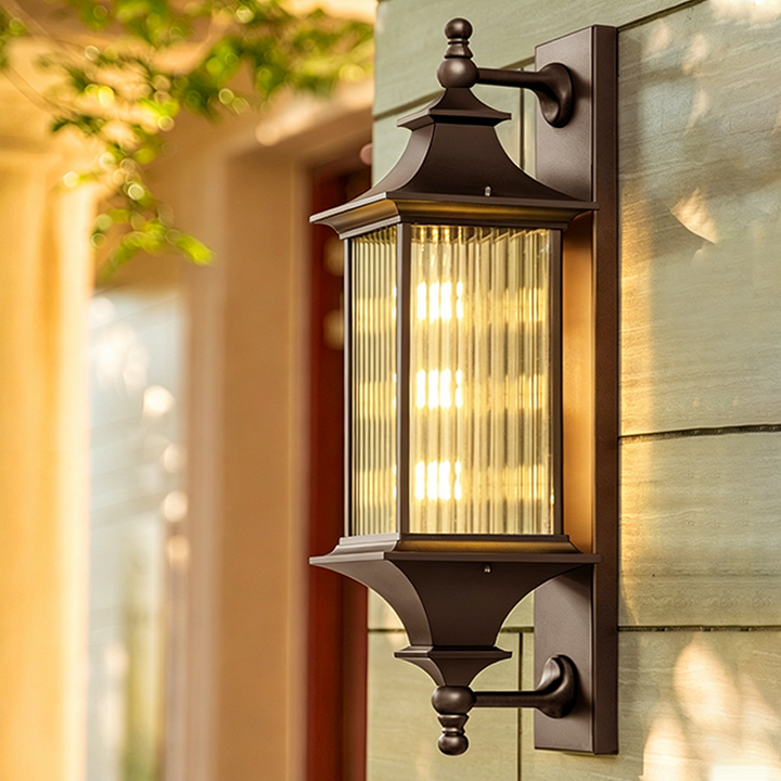 Traditionelle quadratische/rechteckige 1-flammige Außenwandleuchte aus Aluminium und Glas im chinesischen Stil für den Garten 