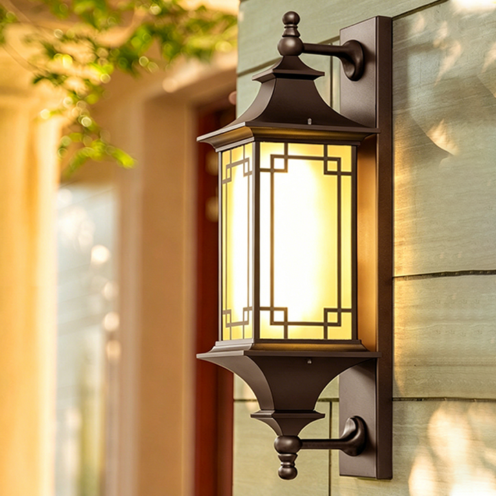Traditionelle quadratische/rechteckige 1-flammige Außenwandleuchte aus Aluminium und Glas im chinesischen Stil für den Garten 