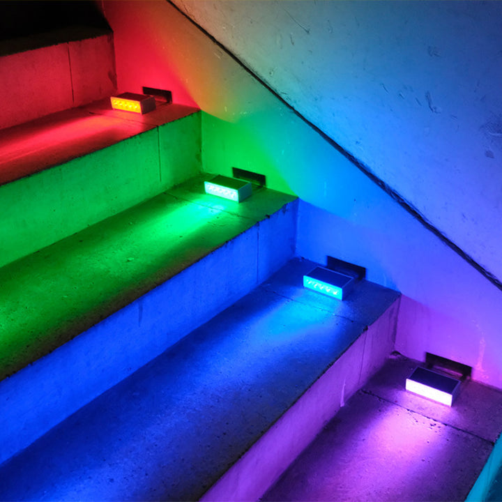 Moderner minimalistischer solarbetriebener wasserdichter ABS PC rechteckiger LED-Außenstufenleuchte ideal für Garten und Außenterrasse 