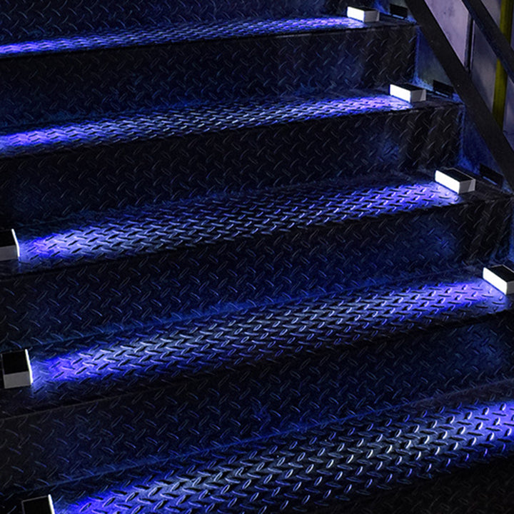 Moderner minimalistischer solarbetriebener wasserdichter ABS PC rechteckiger LED-Außenstufenleuchte ideal für Garten und Außenterrasse 
