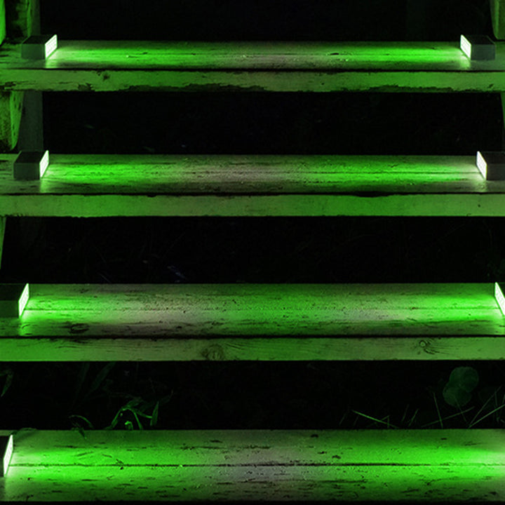 Moderner minimalistischer solarbetriebener wasserdichter ABS PC rechteckiger LED-Außenstufenleuchte ideal für Garten und Außenterrasse 