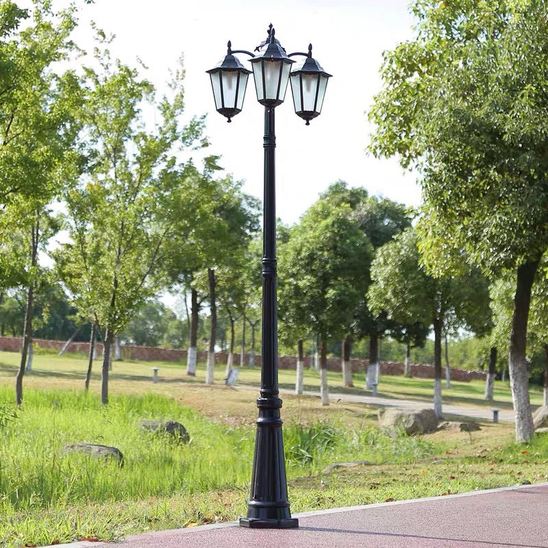 Traditionelle europäische wasserdichte Aluminium-Glaslaterne im Stil von 2/3-Licht Außenbeleuchtung Landschaftsbeleuchtung für Garten &amp; Terrasse im Freien 