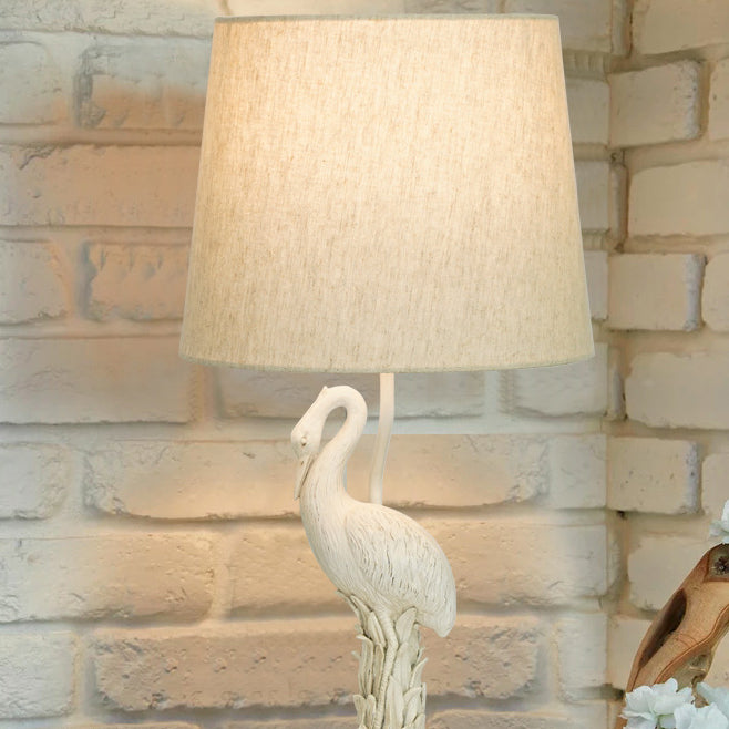 Lampe de table 1-lumière en résine et tissu vintage traditionnel avec colonne, branche, oiseau rouge et grue blanche pour chambre et salon 