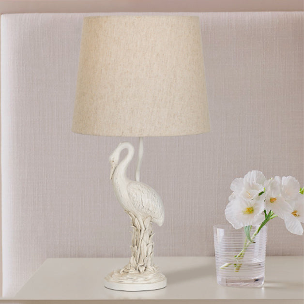 Lampe de table 1-lumière en résine et tissu vintage traditionnel avec colonne, branche, oiseau rouge et grue blanche pour chambre et salon 