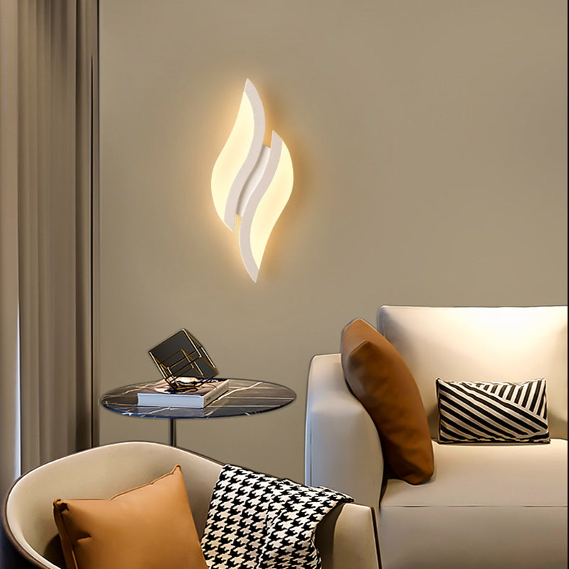 Applique murale moderne minimaliste en fer et acrylique en forme de feuille à LED pour chambre et salon 
