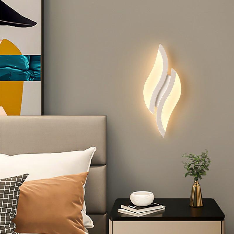 Applique murale moderne minimaliste en fer et acrylique en forme de feuille à LED pour chambre et salon 