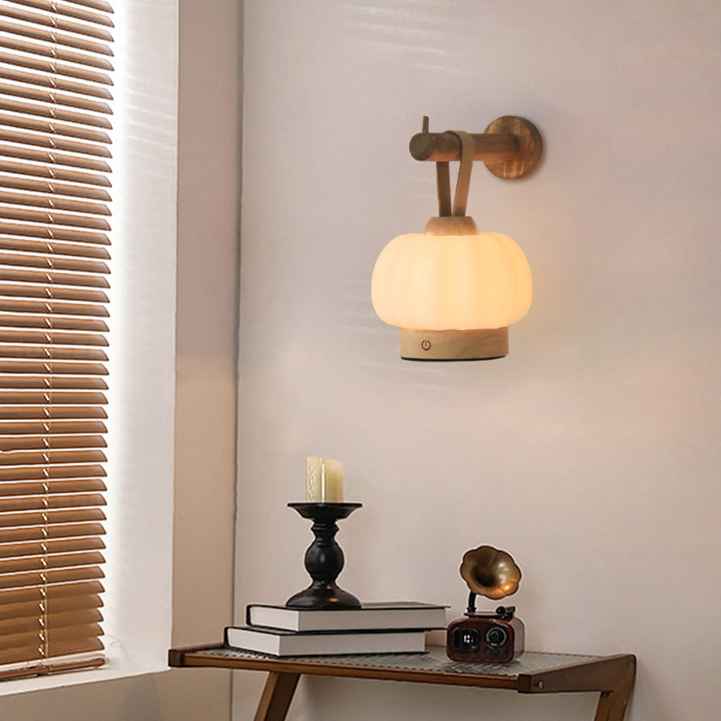 Zeitgenössische nordische wiederaufladbare Holz-PE- und Leder-Kürbis-förmige hängende LED-Wandleuchte Nachttischlampe für das Bett 