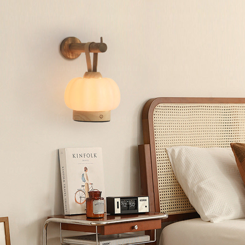 Zeitgenössische nordische wiederaufladbare Holz-PE- und Leder-Kürbis-förmige hängende LED-Wandleuchte Nachttischlampe für das Bett 