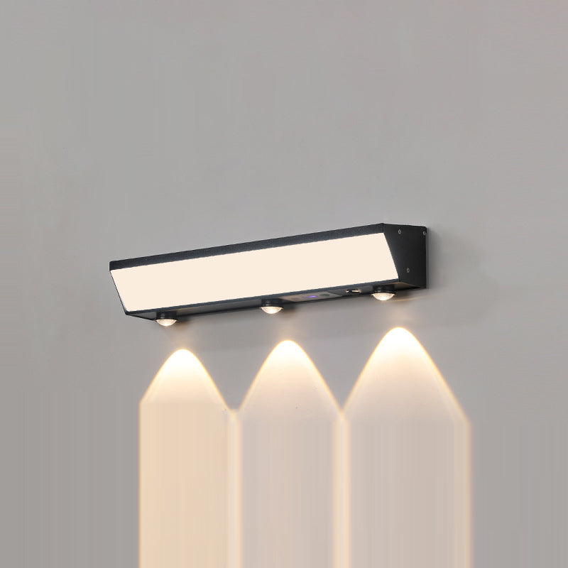 Applique murale LED rectangulaire en acrylique, aluminium et acier inoxydable avec capteur de mouvement solaire étanche minimaliste moderne pour patio extérieur 