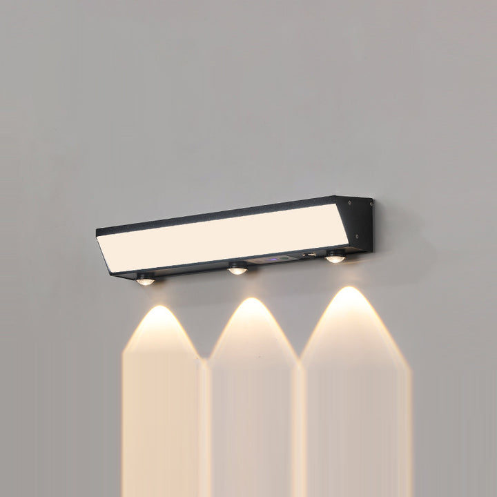 Applique murale LED rectangulaire en acrylique, aluminium et acier inoxydable avec capteur de mouvement solaire étanche minimaliste moderne pour patio extérieur 