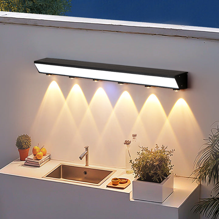 Moderne minimalistische solarbetriebene wasserdichte Bewegungssensor-Acryl-Aluminium- und Edelstahl-Rechteck-LED-Wandleuchte für den Außenbereich 