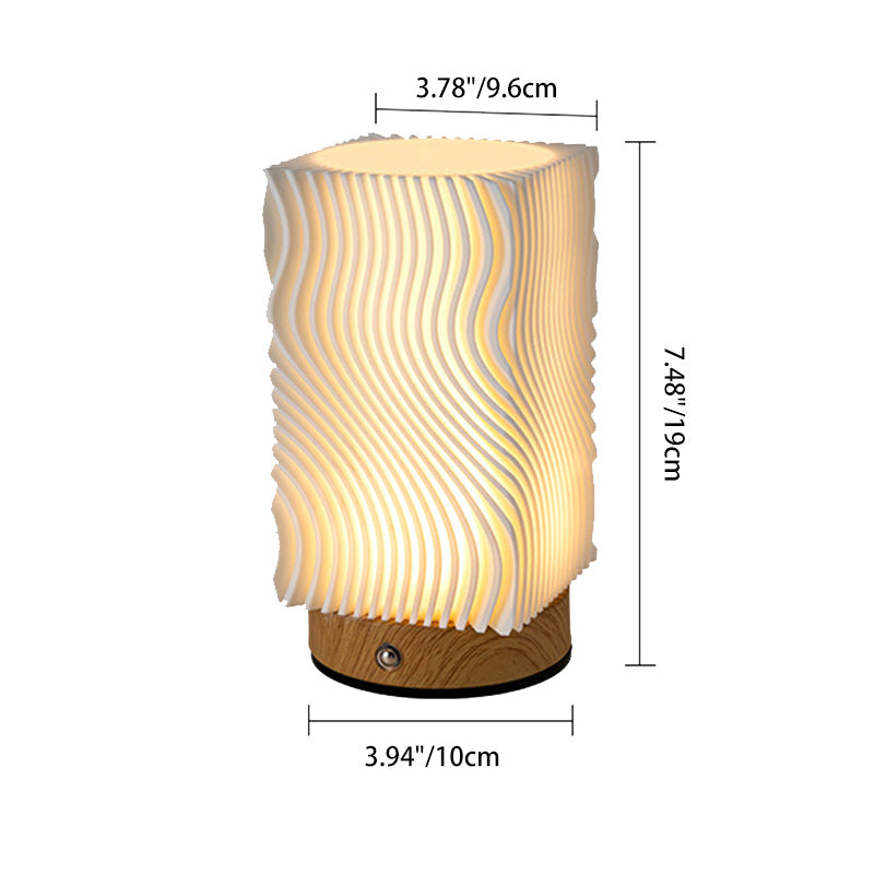 Lampe de table LED contemporaine nordique rechargeable en acrylique et bois avec texture ondulée pour lumière de nuit de chevet 