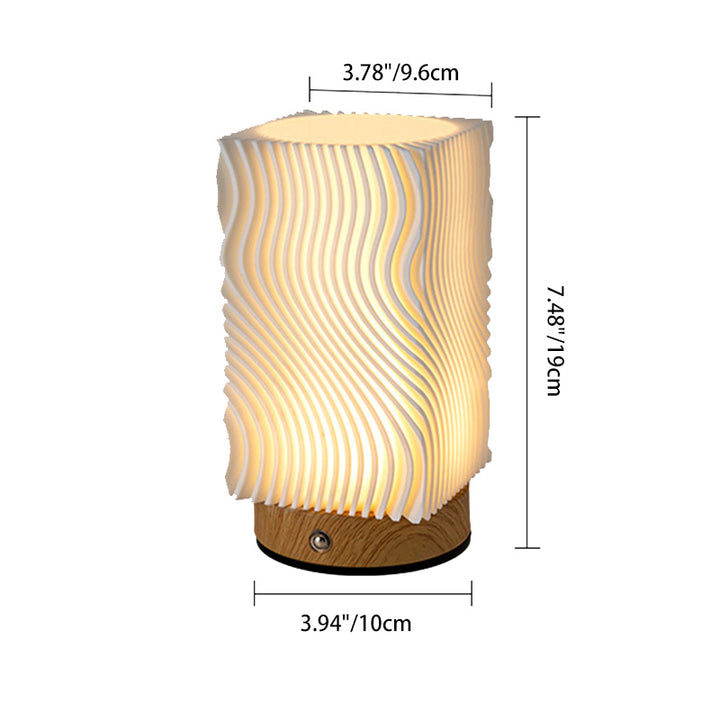 Lampe de table LED contemporaine nordique rechargeable en acrylique et bois avec texture ondulée pour lumière de nuit de chevet 