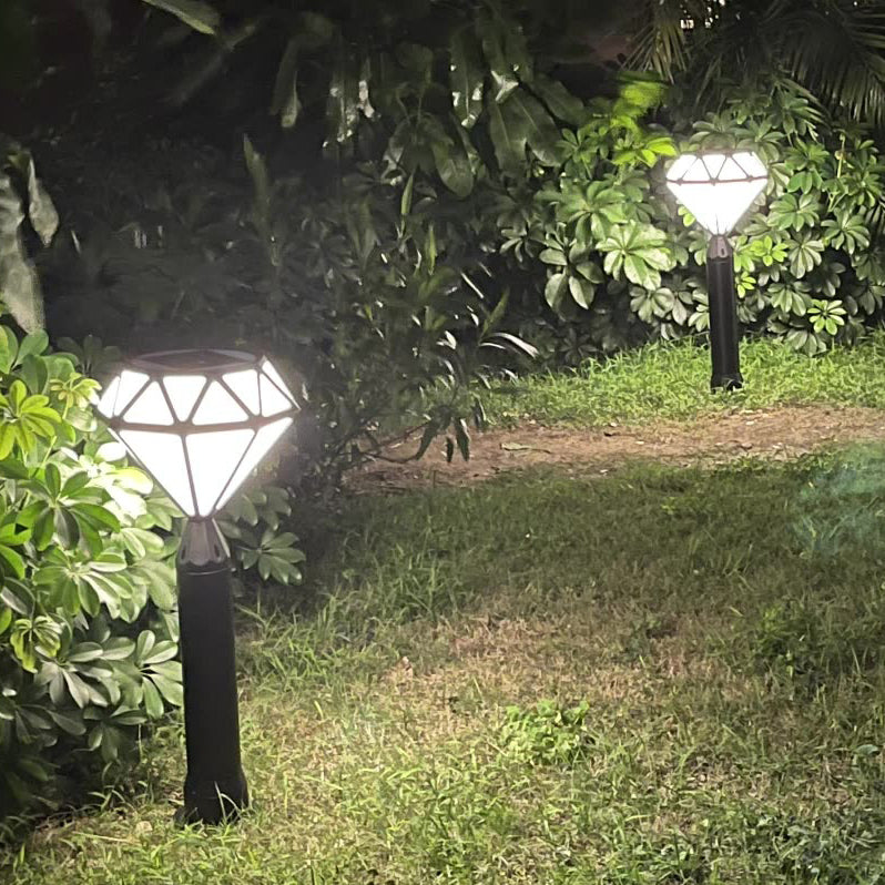 الإضاءة الخارجية الحديثة المبتكرة المقاومة للماء من الألمنيوم والكمبيوتر الشخصي LED على شكل ماسة لإضاءة المناظر الطبيعية للحدائق والفناء الخارجي 