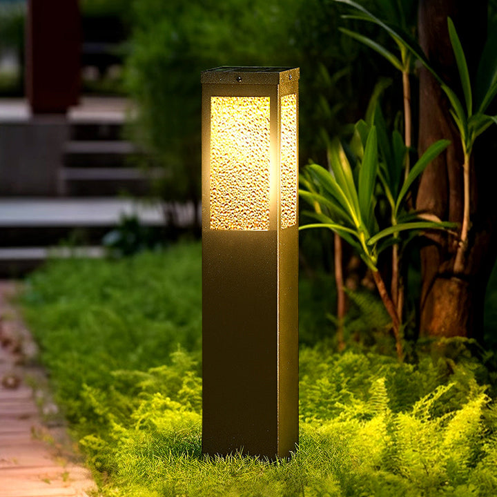 Moderne minimalistische solarbetriebene wasserdichte Metall- und Glas-LED-Außenleuchte mit Diamantstruktur für Garten- und Terrassenbeleuchtung 