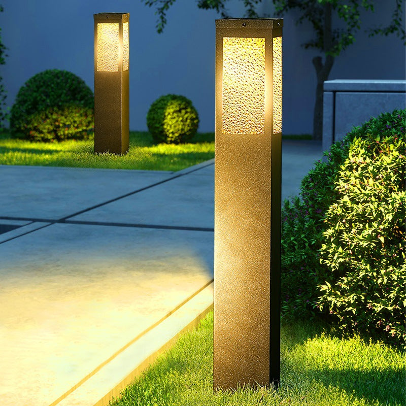 Moderne minimalistische solarbetriebene wasserdichte Metall- und Glas-LED-Außenleuchte mit Diamantstruktur für Garten- und Terrassenbeleuchtung 