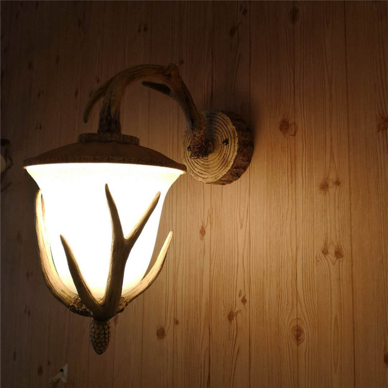 Traditional Rustic Resin Glass Hand-Carved Antler Lantern 3-Light Wall Sconce Lamp For Hallway And Dining Room