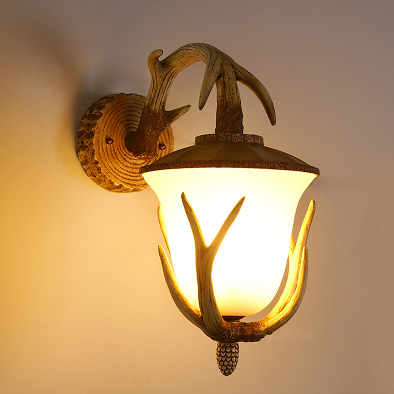Traditional Rustic Resin Glass Hand-Carved Antler Lantern 3-Light Wall Sconce Lamp For Hallway And Dining Room