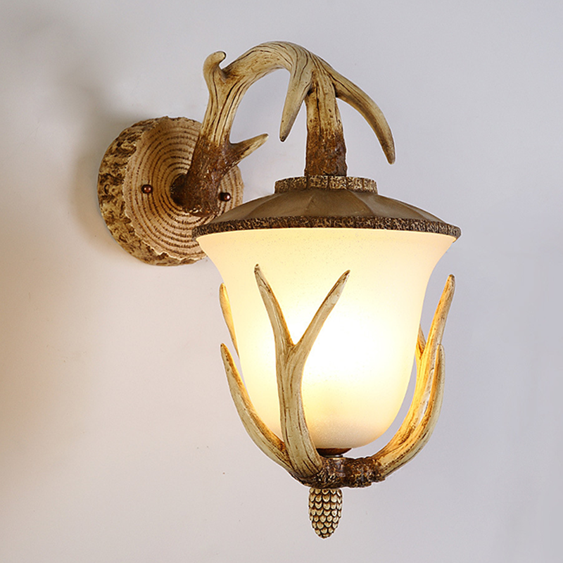 Traditional Rustic Resin Glass Hand-Carved Antler Lantern 3-Light Wall Sconce Lamp For Hallway And Dining Room