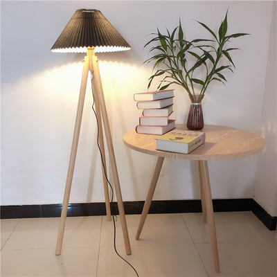 Lampe de sol contemporaine nordique en bois et tissu plissé à trépied 1 lumière pour salon et chambre 