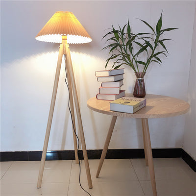 Lampe de sol contemporaine nordique en bois et tissu plissé à trépied 1 lumière pour salon et chambre 
