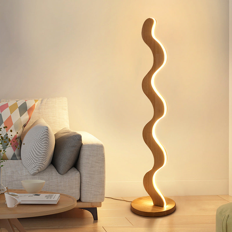 Zeitgenössische kreative Stehlampe aus Eiche & Acryl mit wellenförmigem LED-Design für Wohnzimmer und Schlafzimmer 