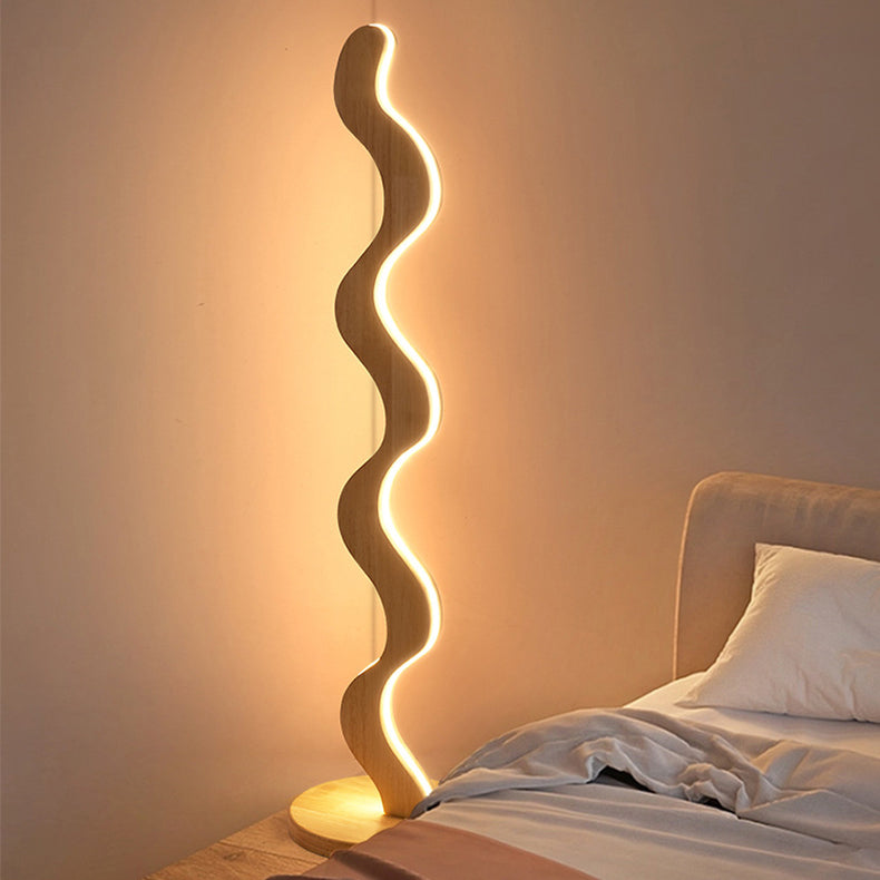 Zeitgenössische kreative Stehlampe aus Eiche & Acryl mit wellenförmigem LED-Design für Wohnzimmer und Schlafzimmer 