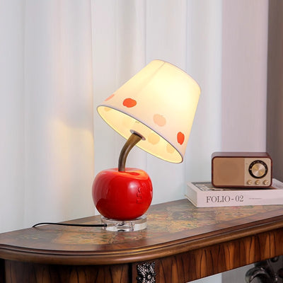 Zeitgenössische kreative Harz- & Stoffgeneigte Apfel 1-Licht Tischlampe für das Schlafzimmer 