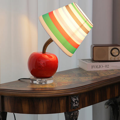 Zeitgenössische kreative Harz- & Stoffgeneigte Apfel 1-Licht Tischlampe für das Schlafzimmer 