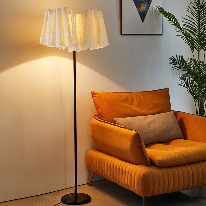 Traditionelle japanische Marmorstoff- & Metallfalten-Stehlampe mit 1 Licht für Wohnzimmer und Schlafzimmer 