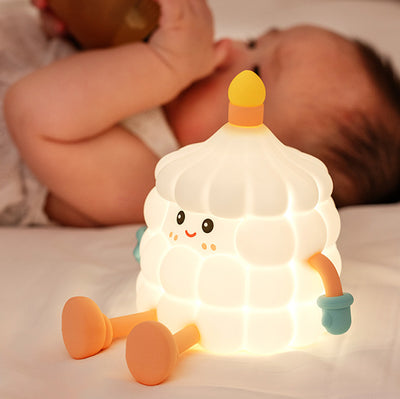 Zeitgenössische kreative Silikon ABS niedliche Geburtstagskuchen LED wiederaufladbare Nachtlicht Tischlampe für Schlafzimmer 