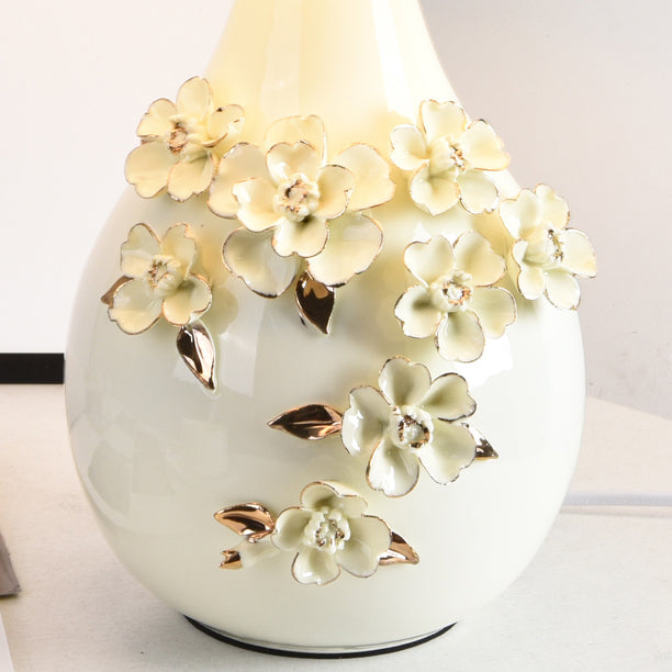 Lampe de table contemporaine nordique en céramique avec colonne florale à 1 lumière pour chambre et salon 