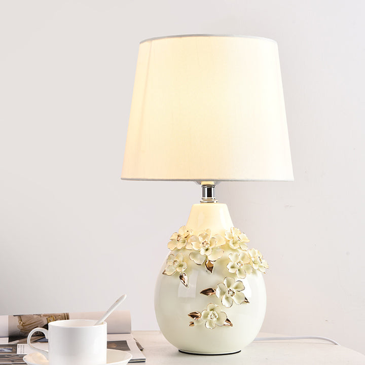 Lampe de table contemporaine nordique en céramique avec colonne florale à 1 lumière pour chambre et salon 