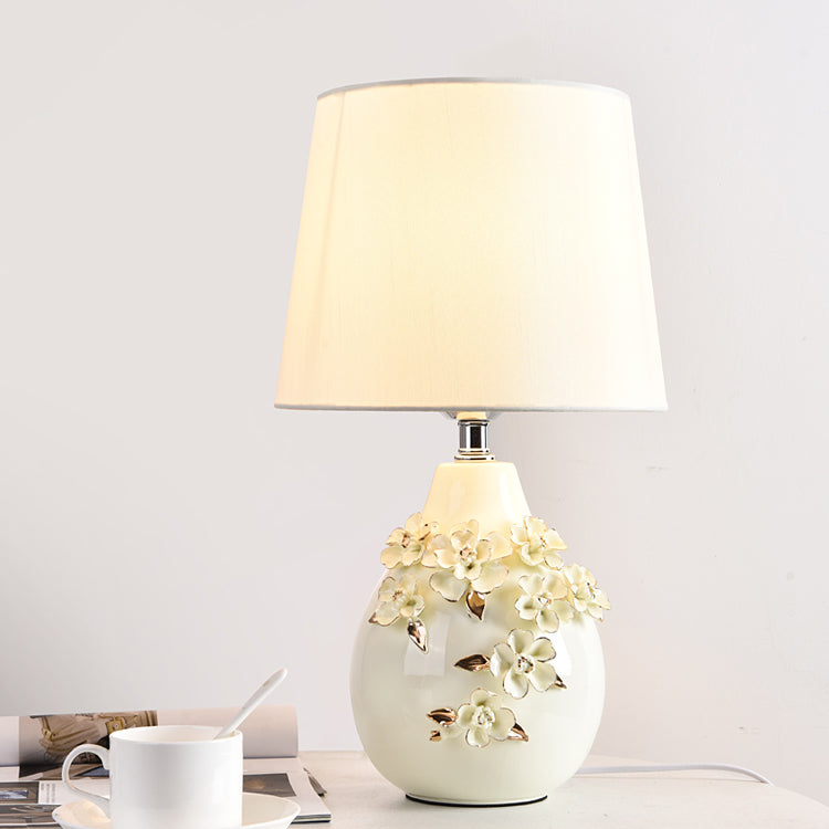 Lampe de table contemporaine nordique en céramique avec colonne florale à 1 lumière pour chambre et salon 