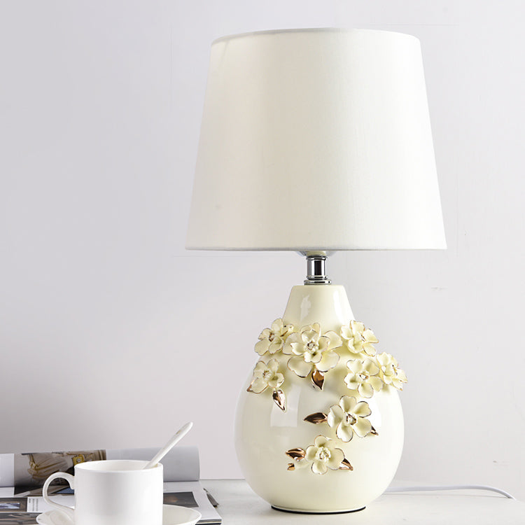 Lampe de table contemporaine nordique en céramique avec colonne florale à 1 lumière pour chambre et salon 