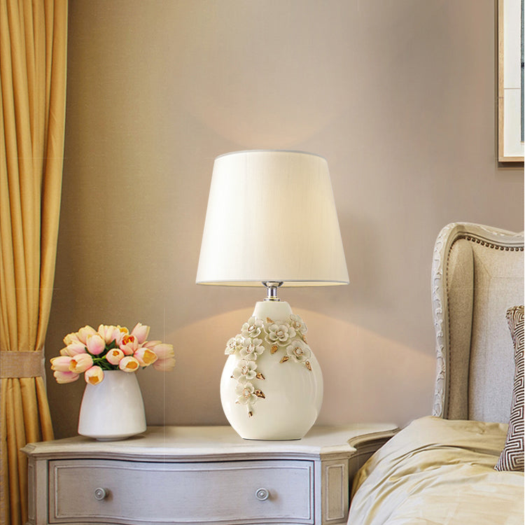 Lampe de table contemporaine nordique en céramique avec colonne florale à 1 lumière pour chambre et salon 