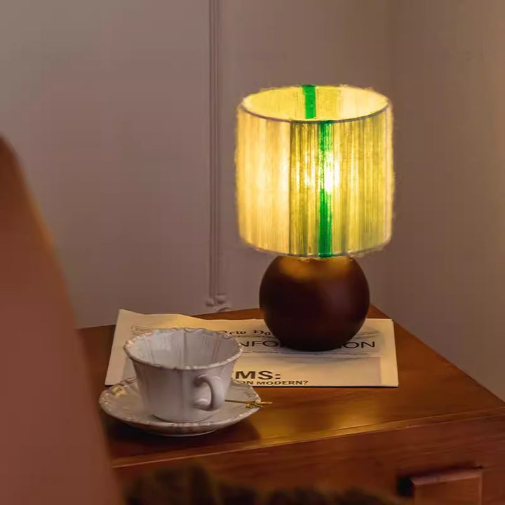 Lampe de table 1 lumière en chêne français traditionnel et mohair tissé en sphère ronde pour chambre 